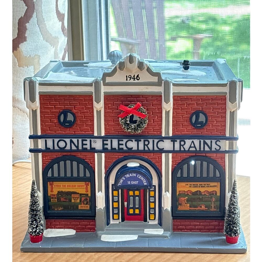 Department 56 Lionel Electric Train Shop #54947 Lighted Snow Christmas Village